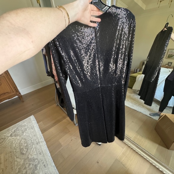 NWT Elie Tahari Sequin Twist Dress. Little black dress. Long sleeves. Size 8. - Picture 2 of 6